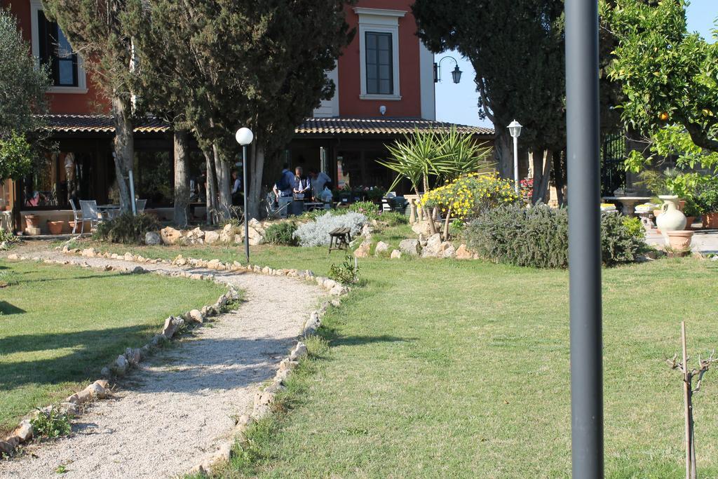 Agriturismo Santa Chiara Алеціо Екстер'єр фото