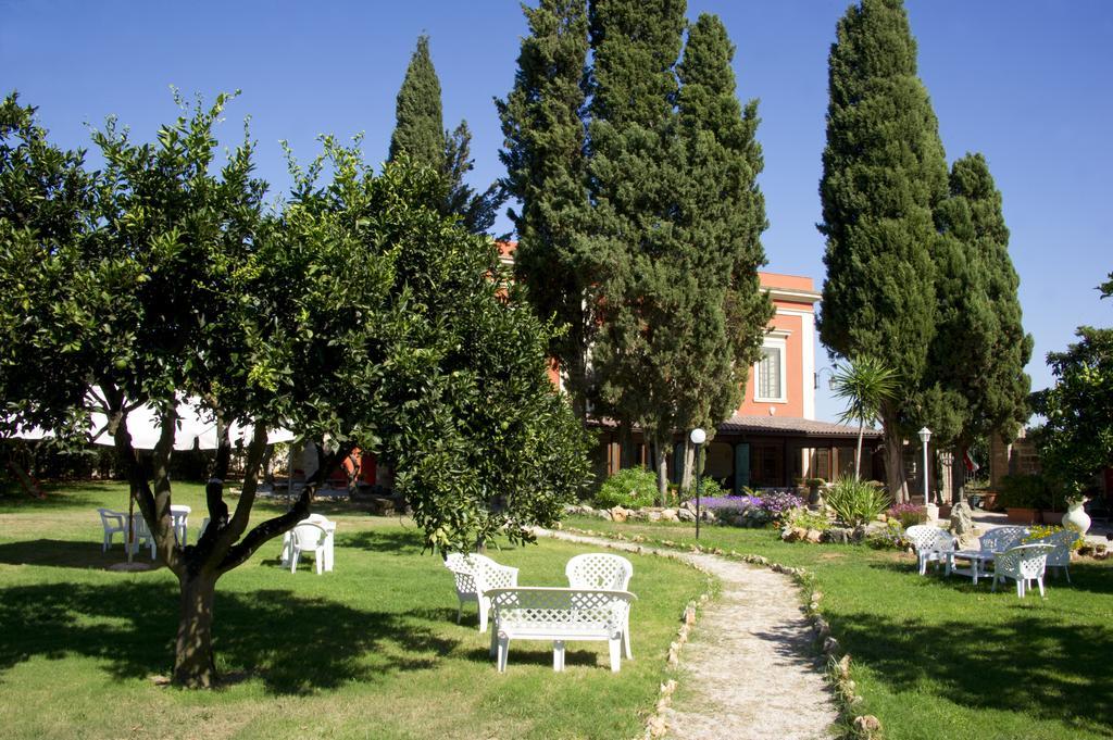 Agriturismo Santa Chiara Алеціо Екстер'єр фото