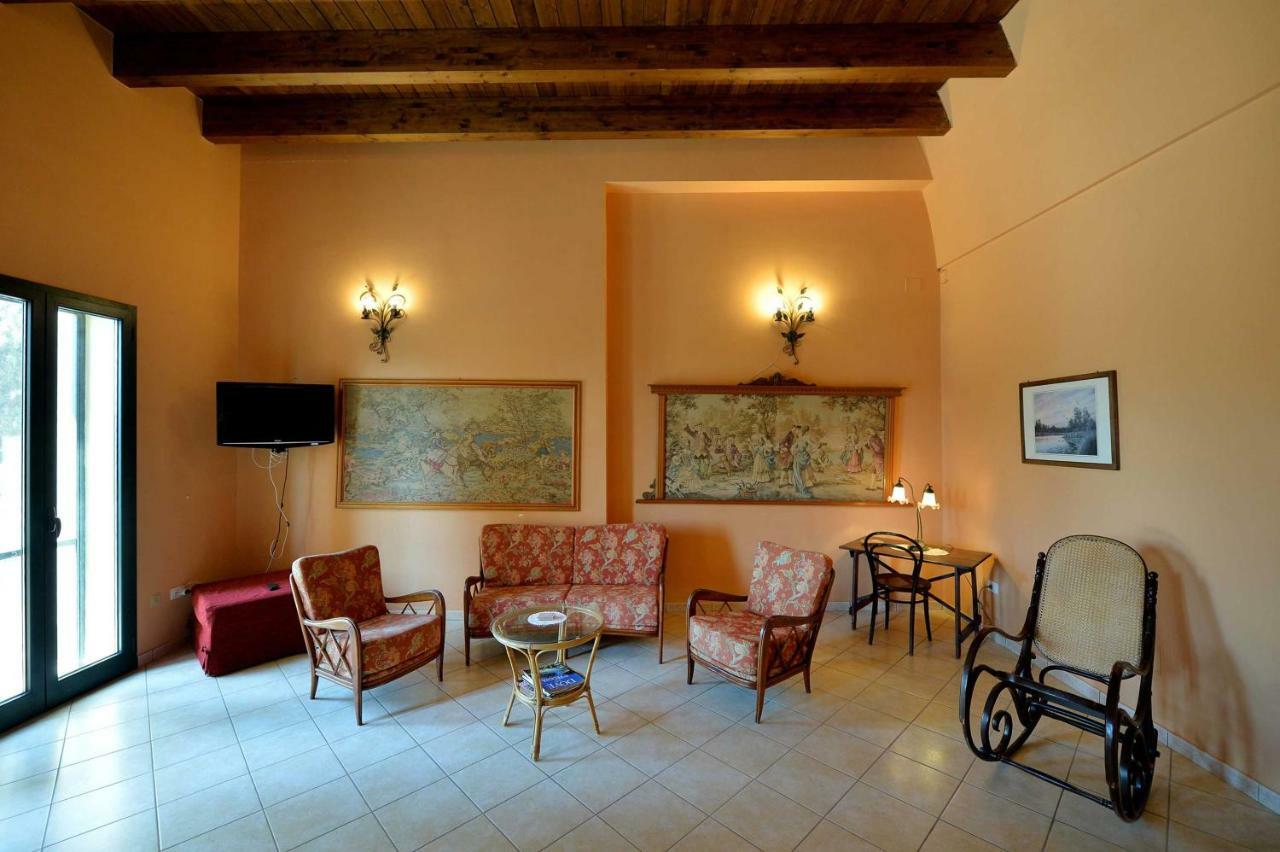 Agriturismo Santa Chiara Алеціо Екстер'єр фото