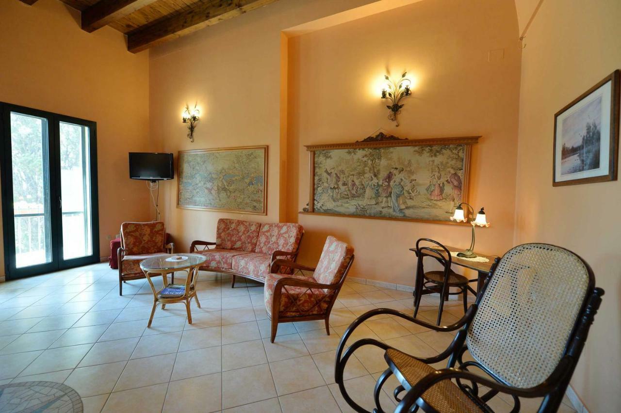 Agriturismo Santa Chiara Алеціо Екстер'єр фото