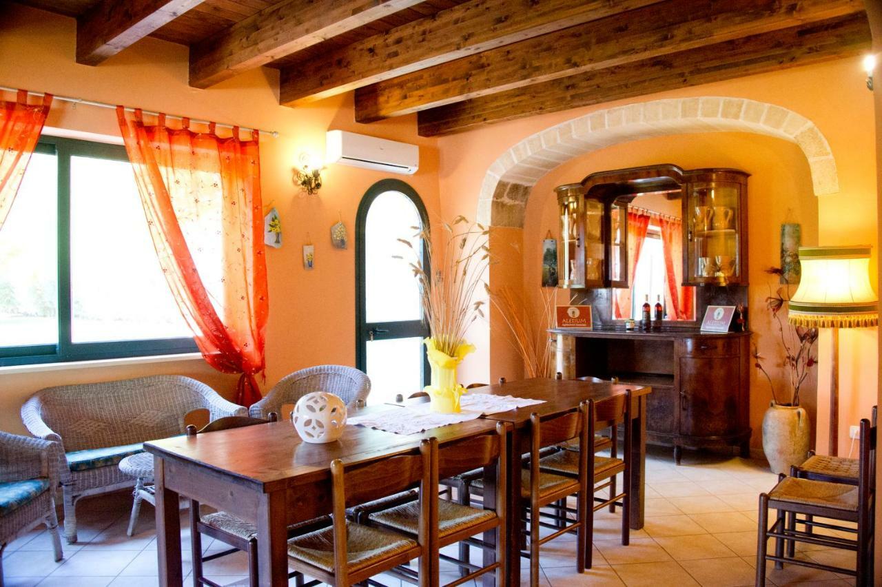 Agriturismo Santa Chiara Алеціо Екстер'єр фото